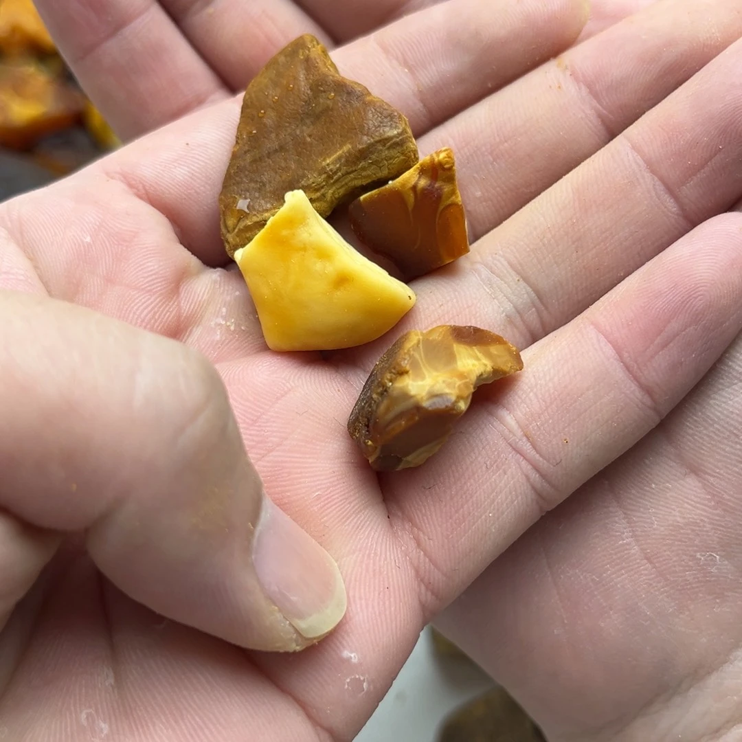 孙***然定制琥珀未镶嵌蜜蜡定制