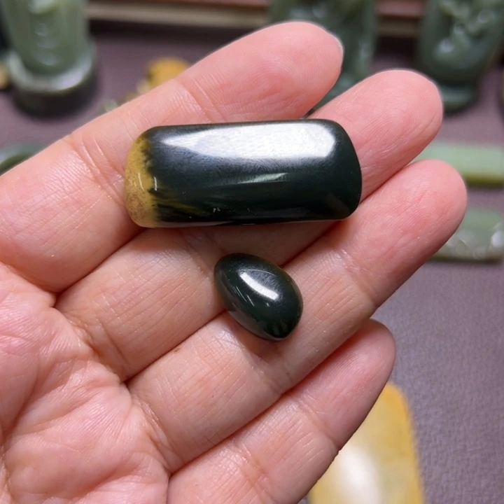 盼***望颈饰未镶嵌岫岩河磨玉（透闪石质玉）