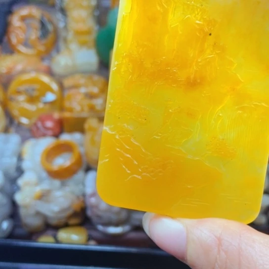 石英质玉（黄龙玉）未镶嵌颈饰