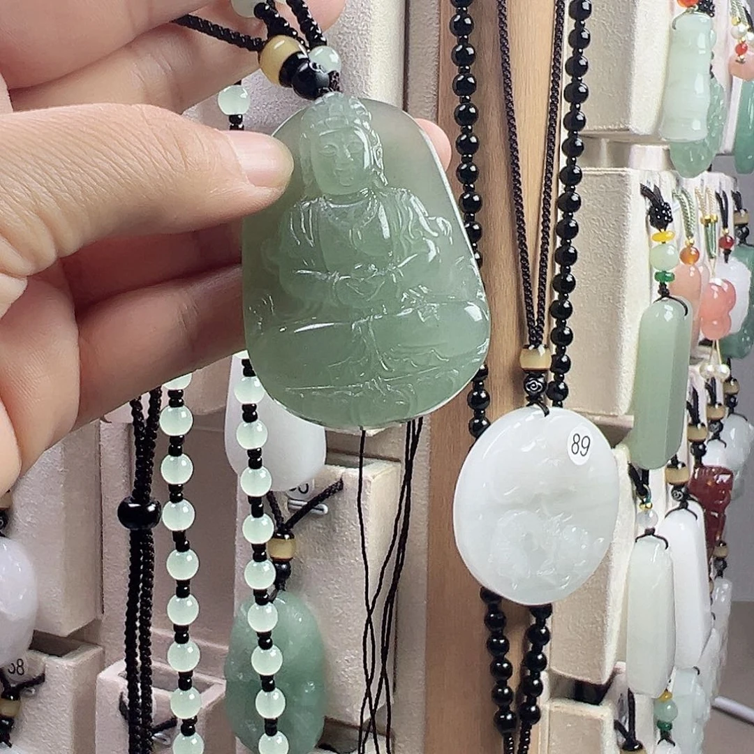 石英质玉未镶嵌颈饰