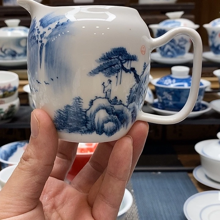 手绘微瑕山水公道杯