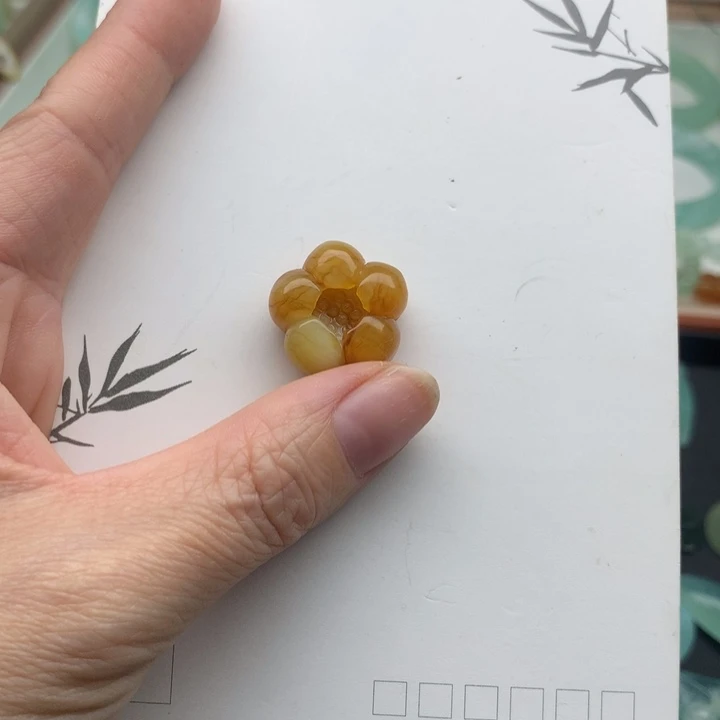 岫玉未镶嵌颈饰小花