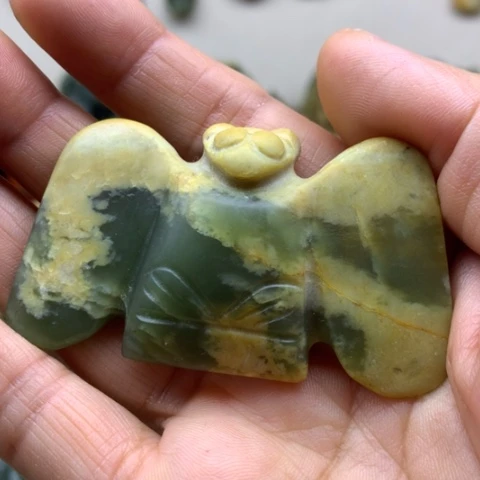 【闪购商品】未镶嵌岫岩河磨玉（透闪石质玉）把件