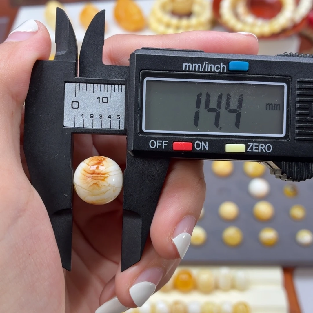 琥珀未镶嵌裸石乌料14.4mm