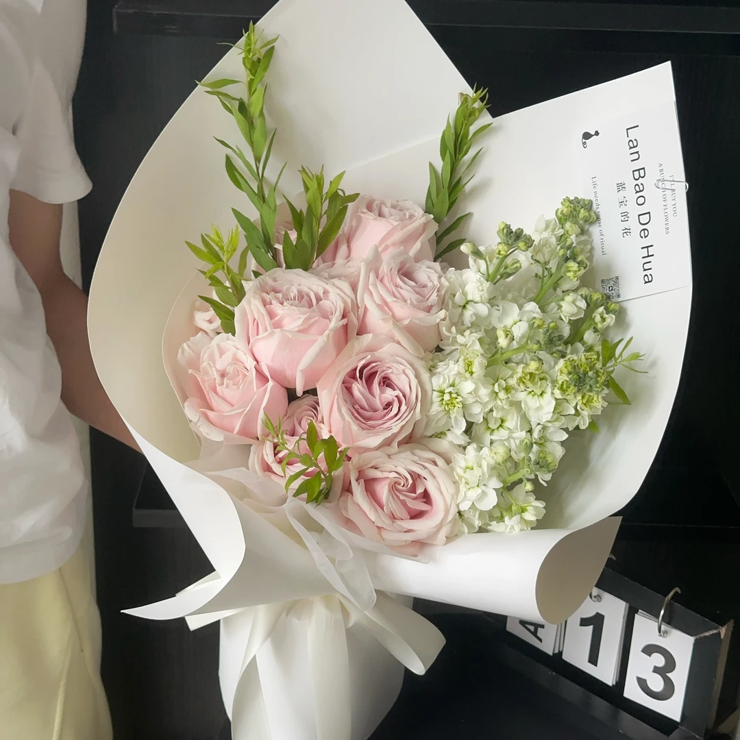 【如沐春风】11朵粉玫瑰5朵白色紫罗兰混搭花束送女友送朋友送闺蜜