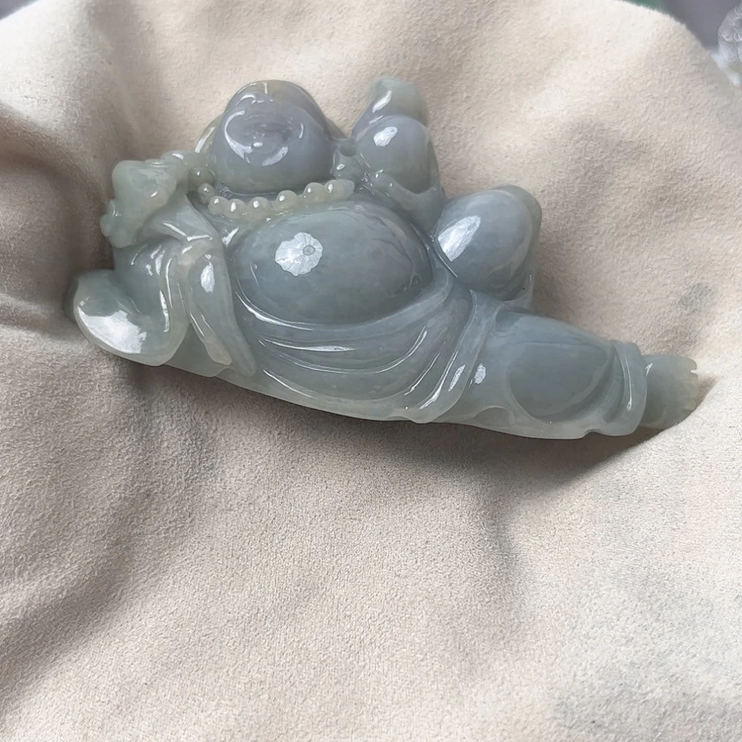 海***牛翡翠未镶嵌颈饰佛