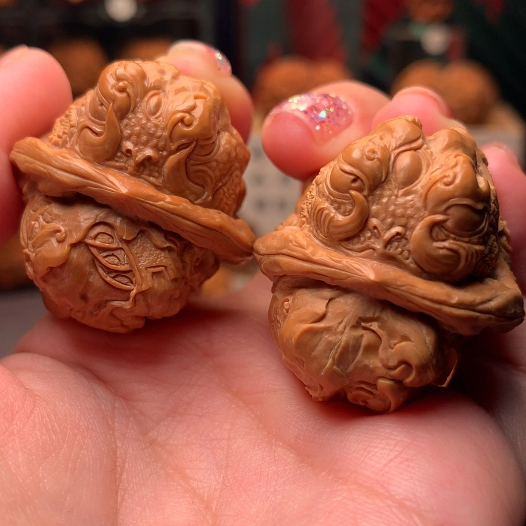 文玩核桃把件-金翅蟾王