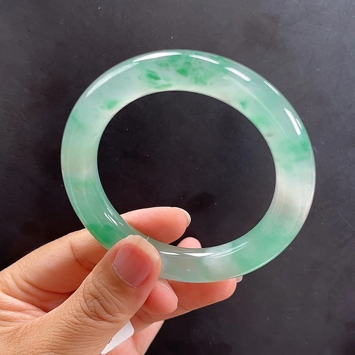 未镶嵌手镯石英质玉