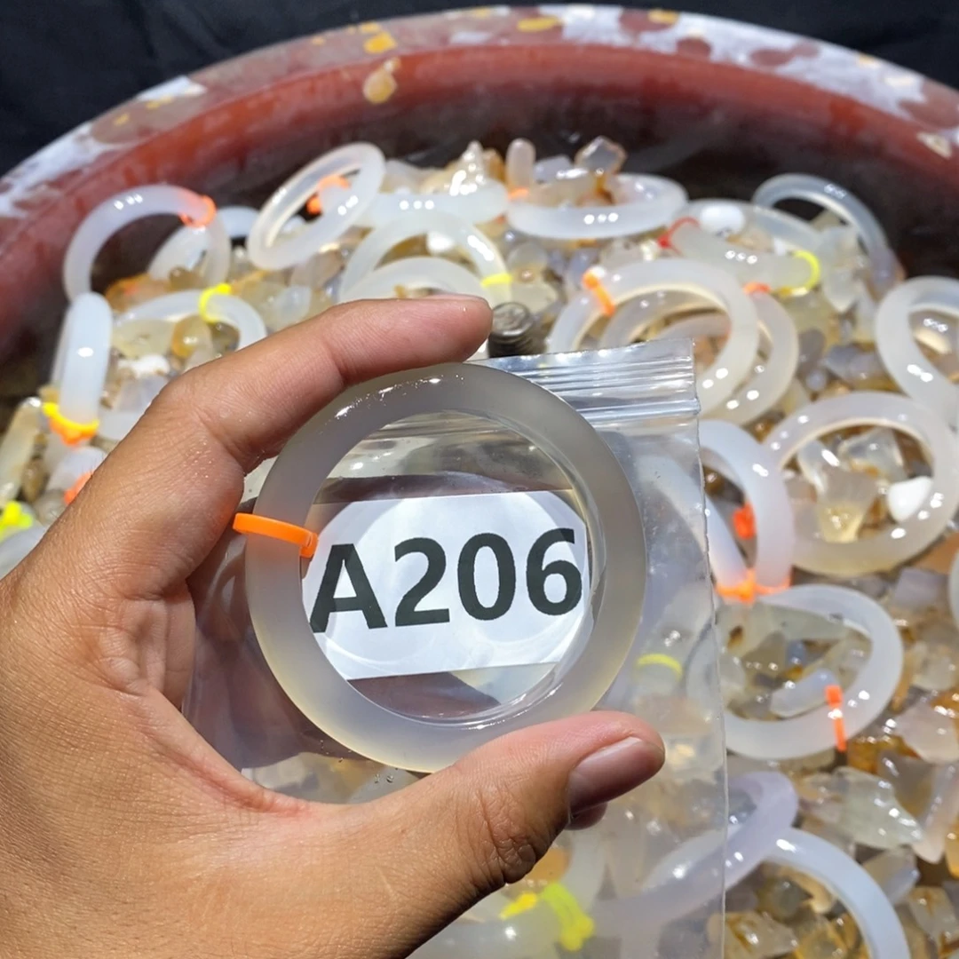 陌***凉玛瑙/玉髓未镶嵌手镯