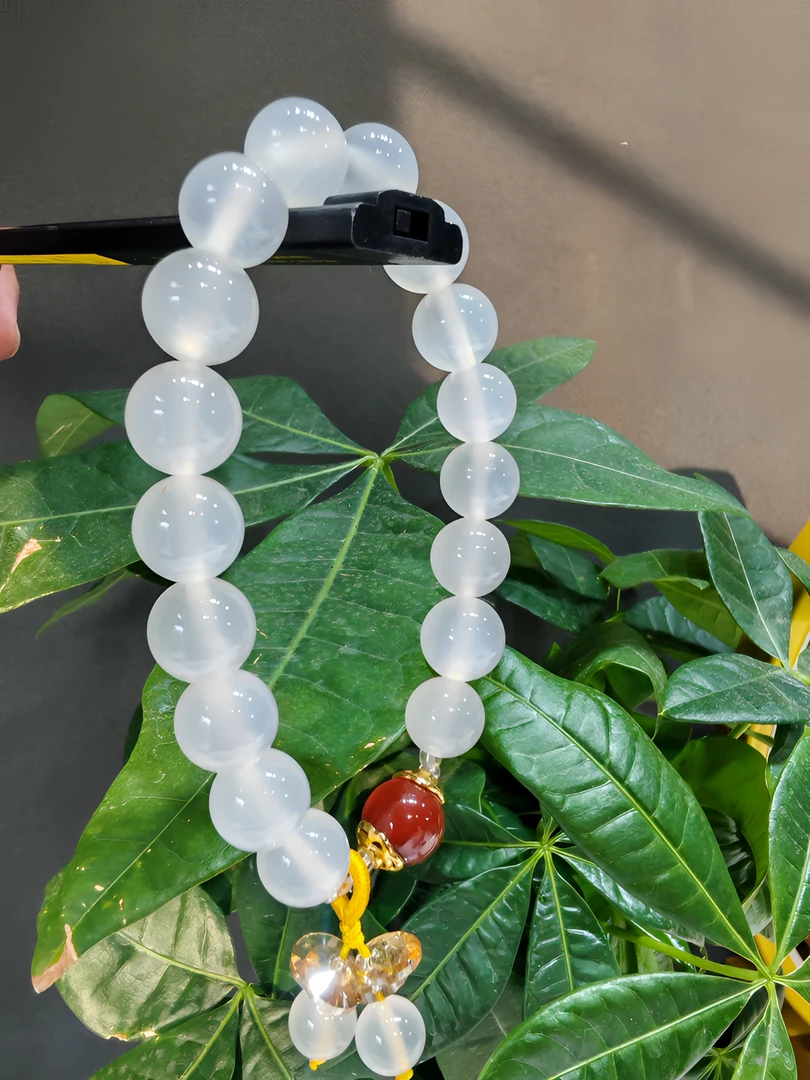 玛瑙玉髓卡10咪白冰手串