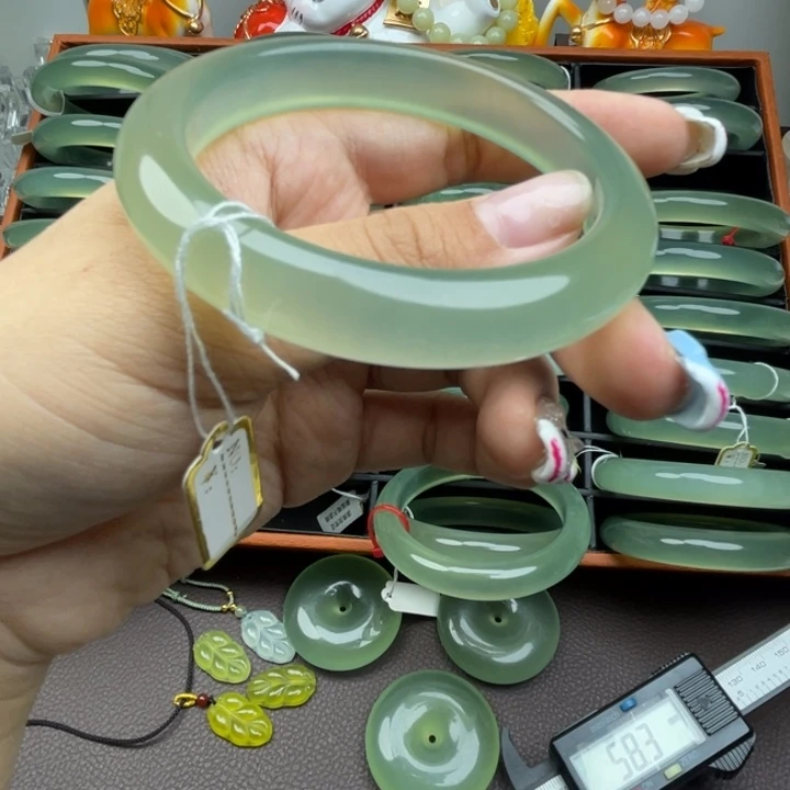 木***殖岫玉未镶嵌手镯岫玉手镯