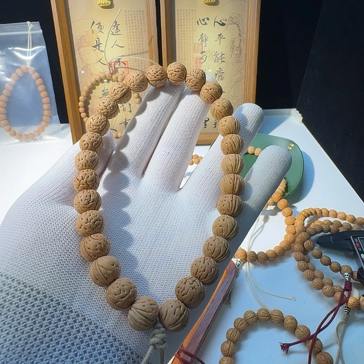 灬***春吊坠桃核野生肌肉小黄桃