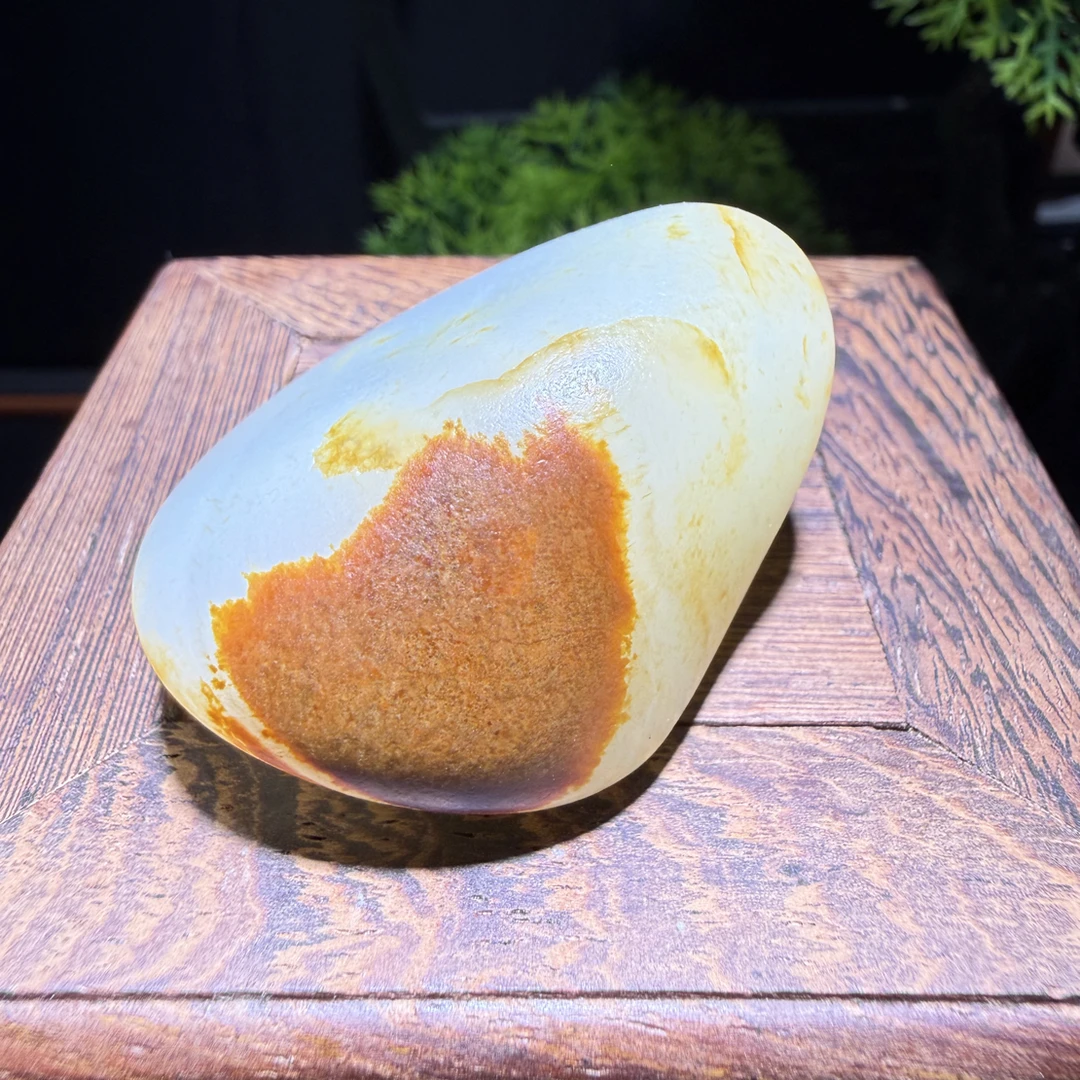 新疆和田玉红皮白肉挂件天然原石有漂亮油润质感