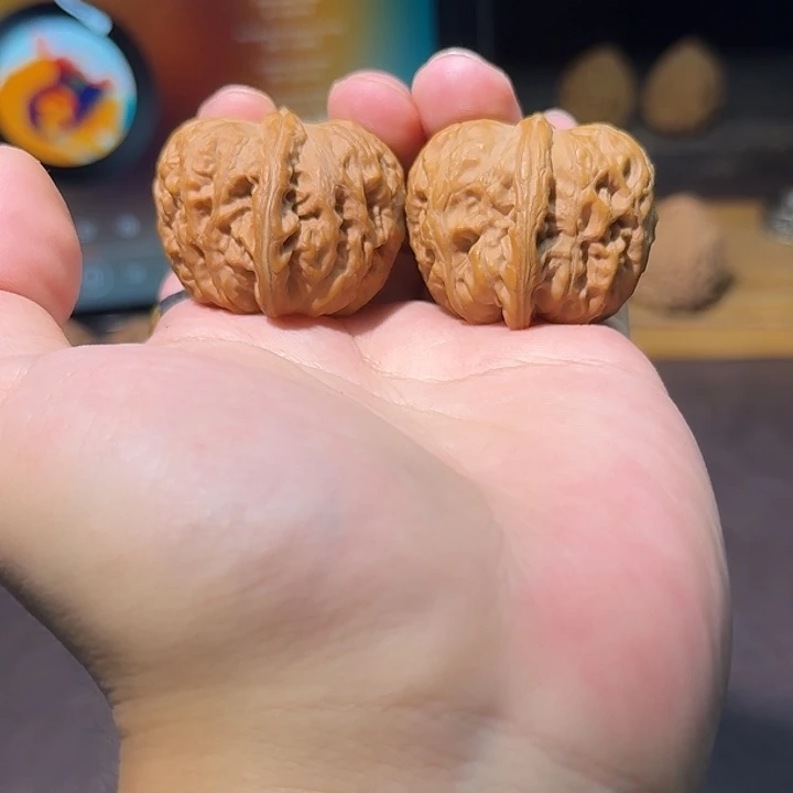 吊坠文玩核桃全品40元宝，小黄斑