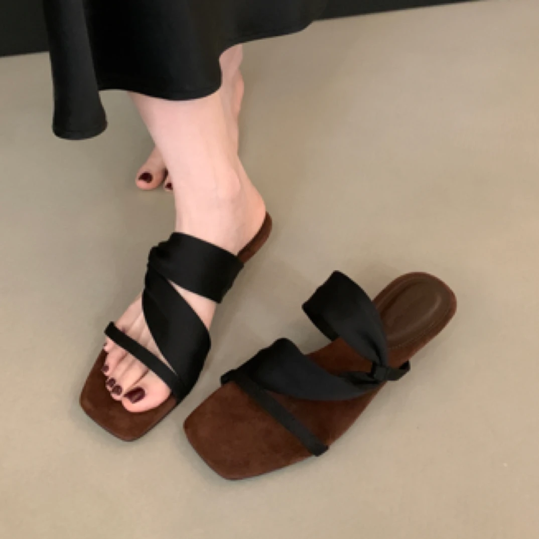 2269 法式时尚百搭气质复古小低跟方头露趾网红中古坡跟凉鞋