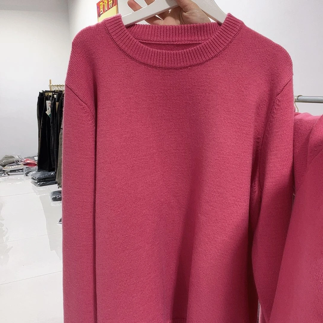 净版玫红色毛衣简约