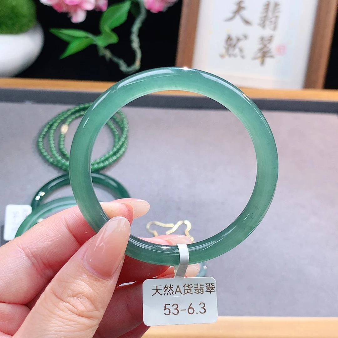 未镶嵌手镯（圆镯）翡翠