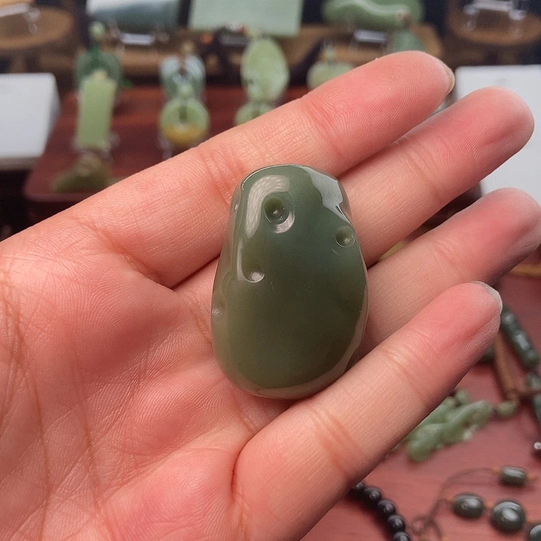 岫岩老玉（透闪石质玉）未镶嵌颈饰