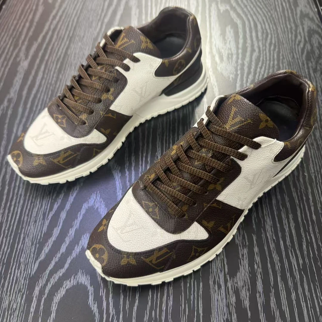 99新 LouisVuitton/路易威登 白棕老花运动鞋 40.5码 lb962