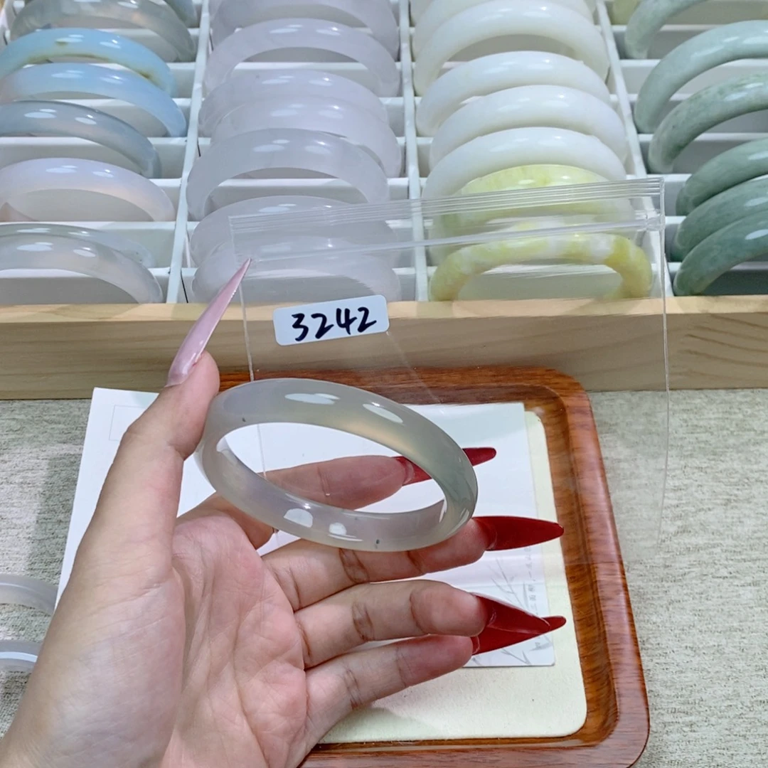 玛瑙/玉髓未镶嵌手镯57.5