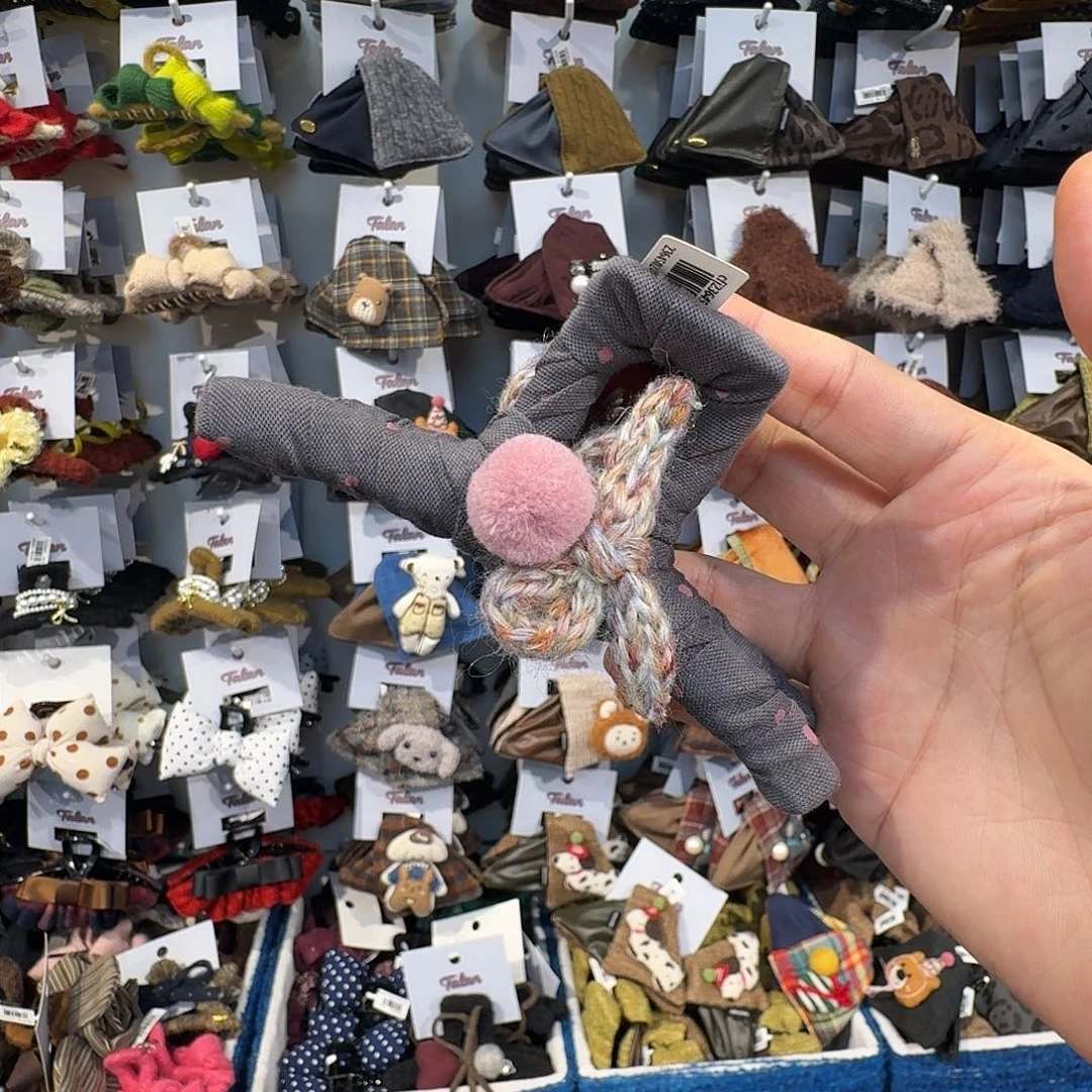 布艺非金属粉色球球抓夹