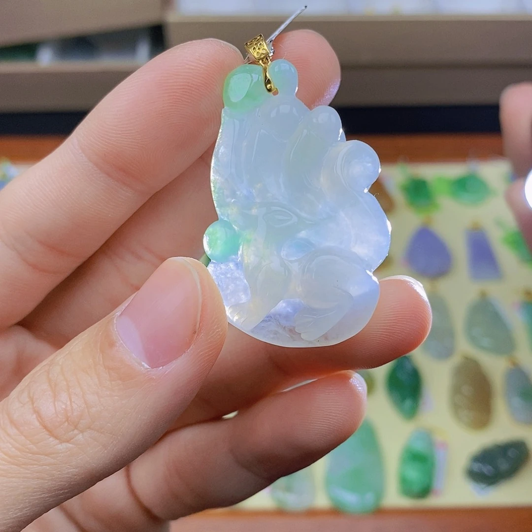 翡翠颈饰18K金镶嵌翡翠