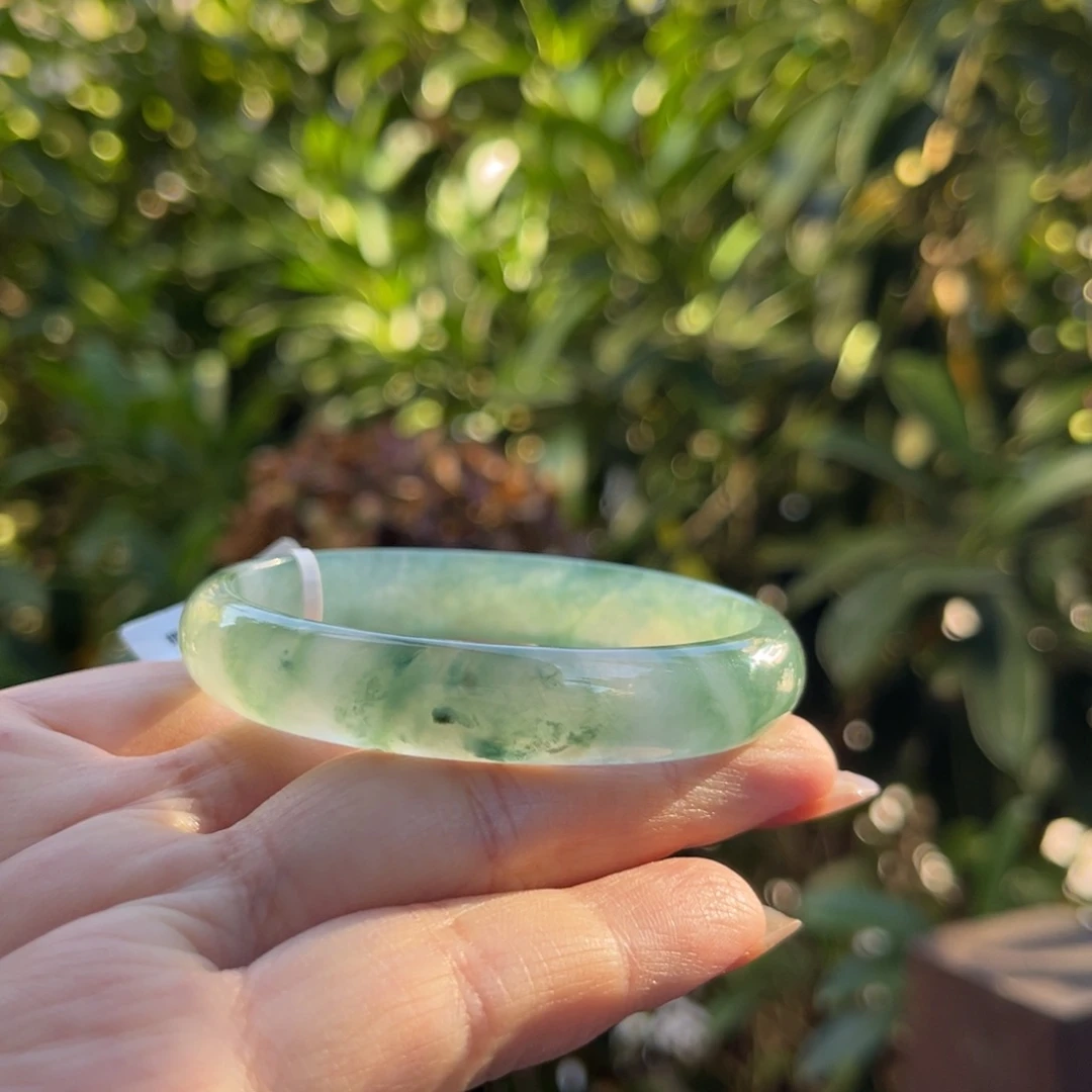 翡翠未镶嵌手镯56贵妃