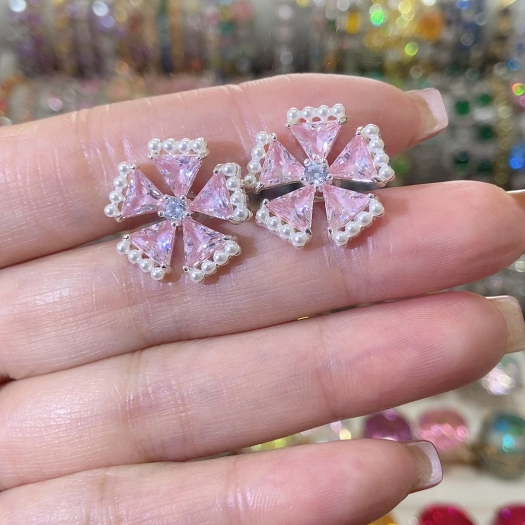 66锆石（处理）耳钉