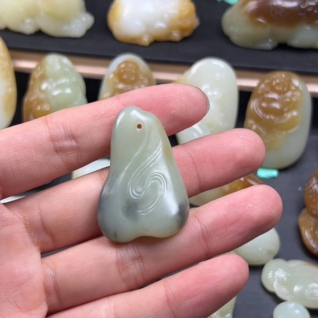 和田玉（糖玉）颈饰未镶嵌熊**喏