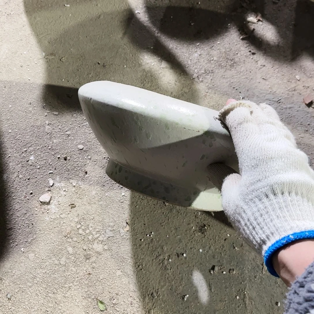 紫砂花盆花盆里的小猫咪