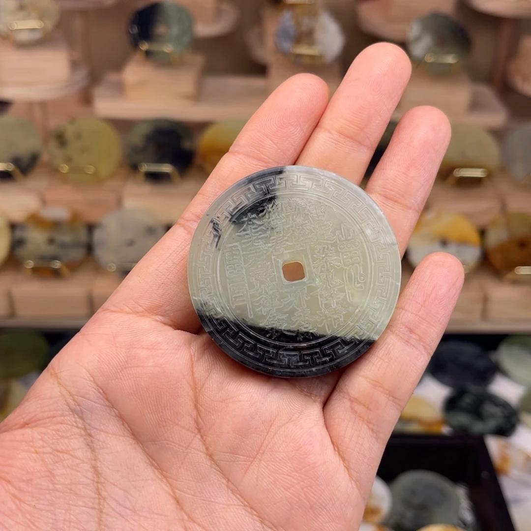 周***森蛇纹石玉未镶嵌颈饰