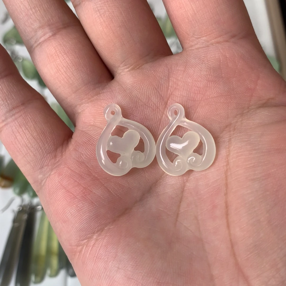 蛇纹石玉耳环未镶嵌