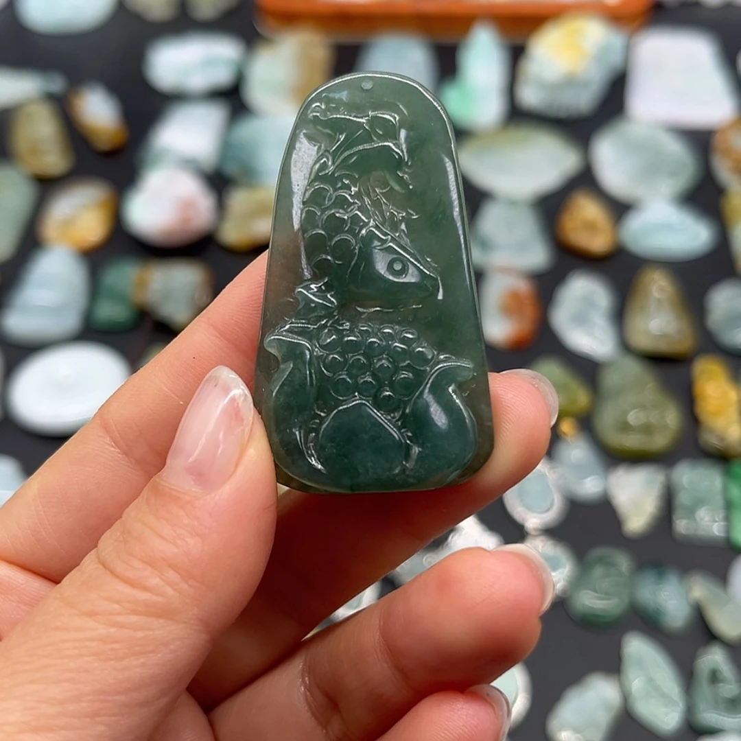 【闪购商品】翡翠颈饰未镶嵌沧***笑鱼