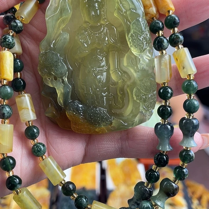 蛇纹石玉未镶嵌颈饰