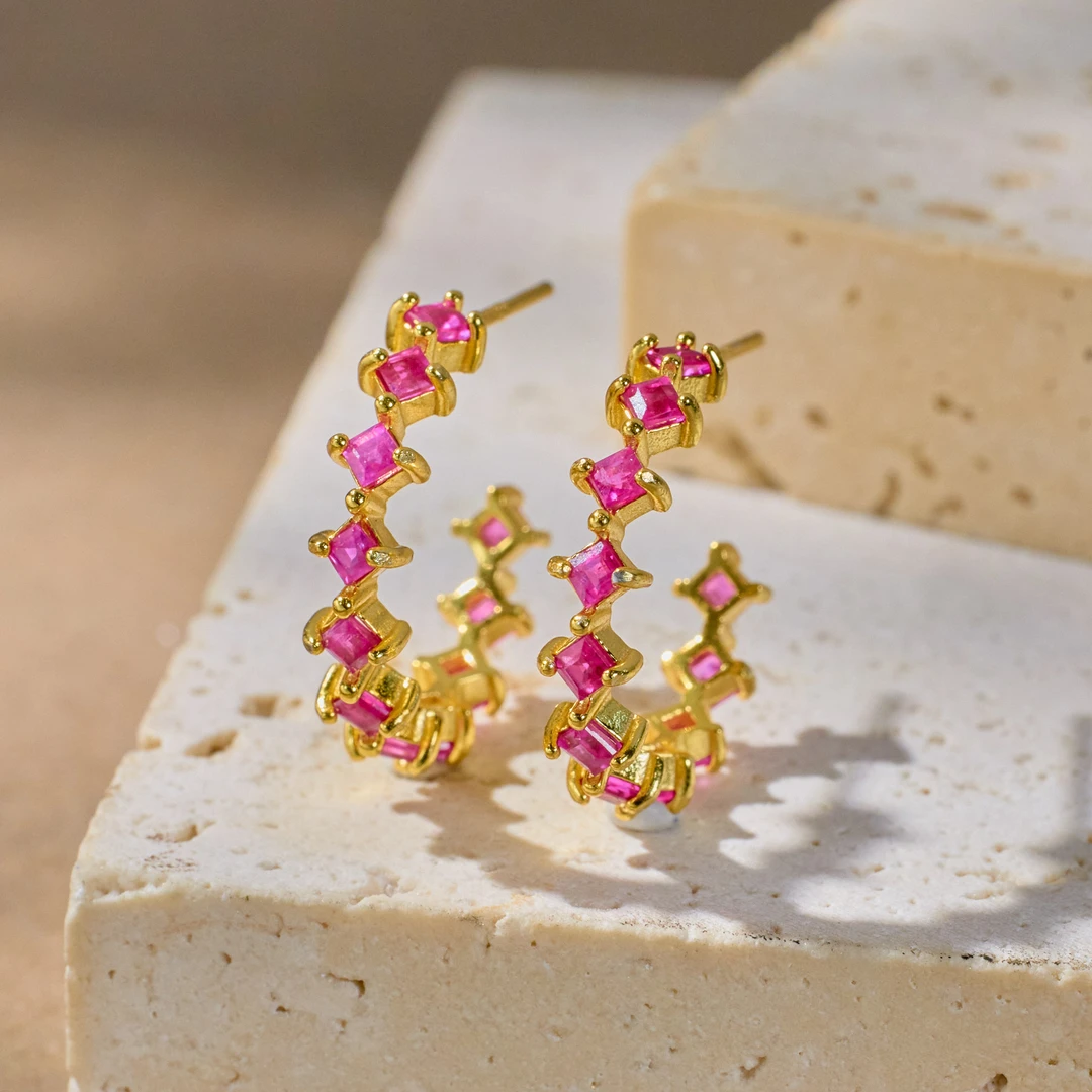 【歪歪】红宝耳钉2.5*2.5（多样性发一）XB-J5968