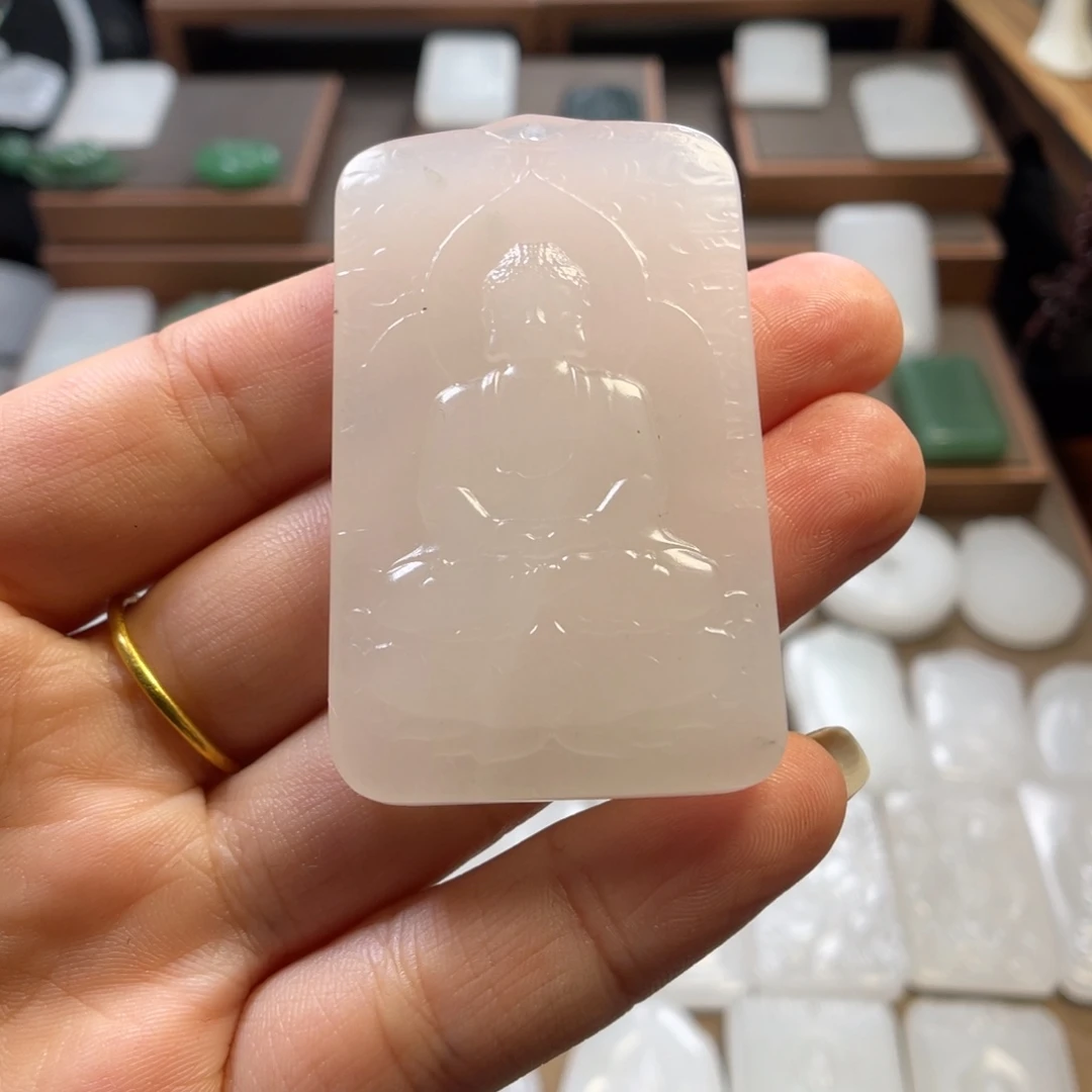 乐***护石英质玉（金丝玉）未镶嵌颈饰