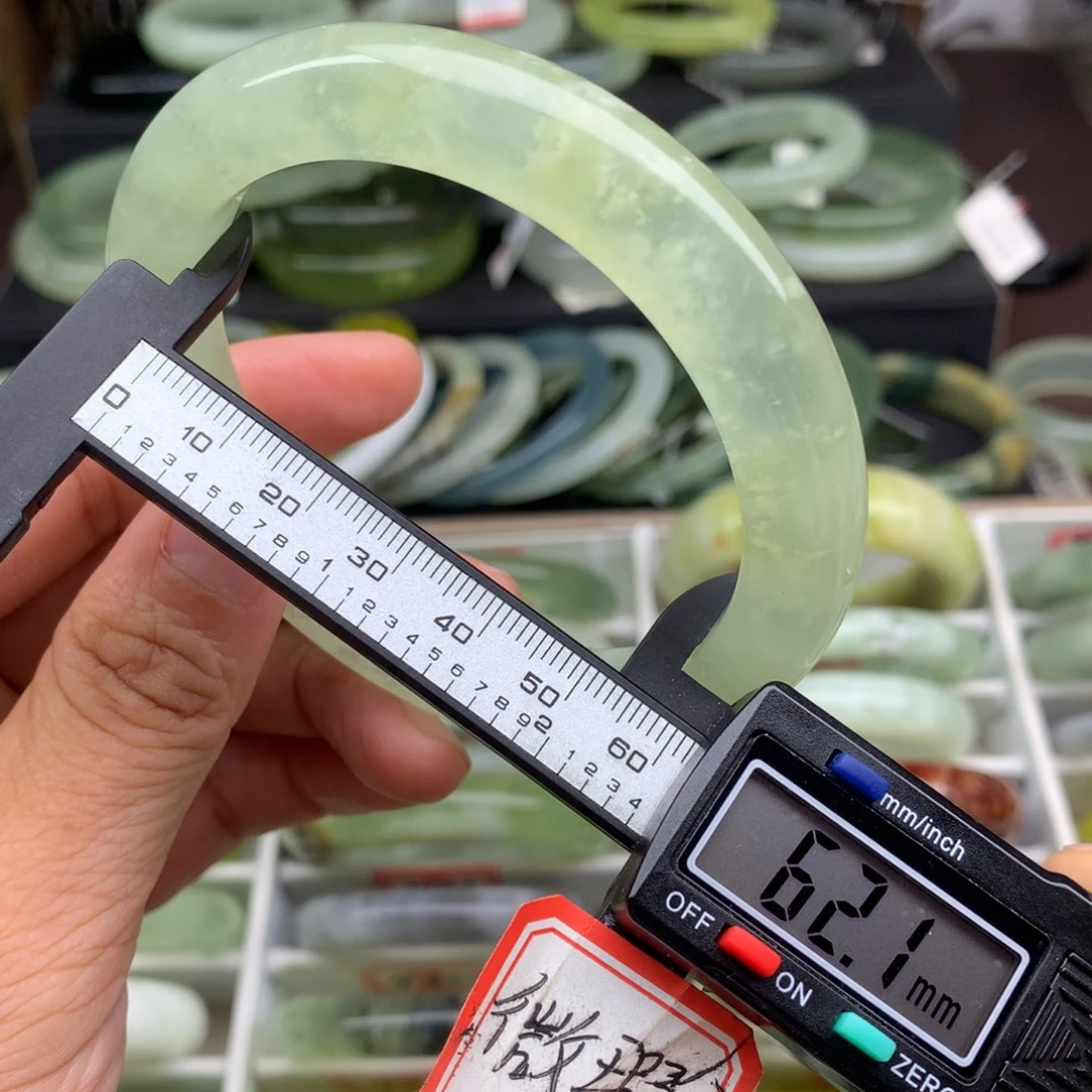 蛇纹石玉未镶嵌手镯515