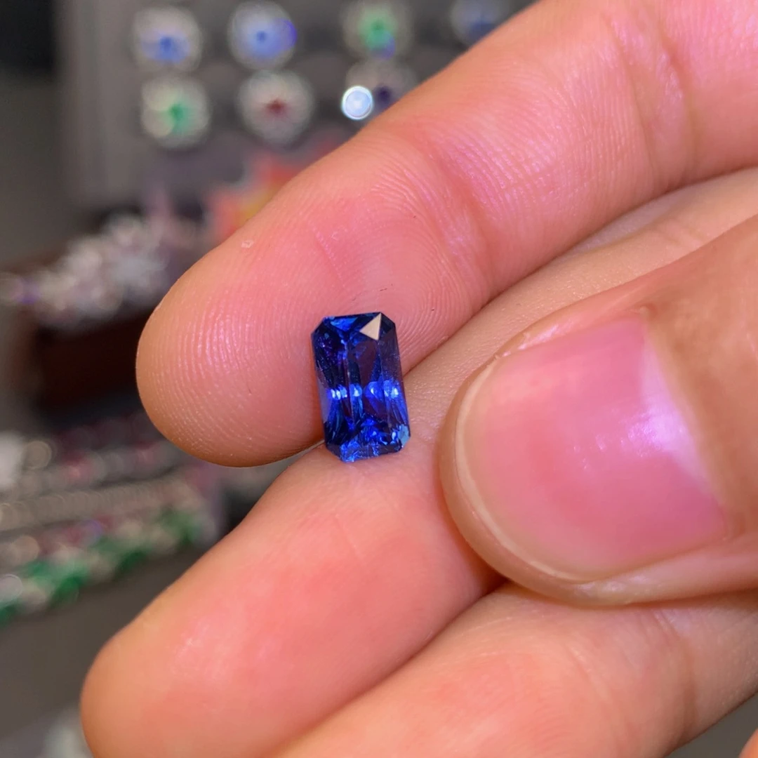 蓝宝石裸石未镶嵌1.76ct老烧