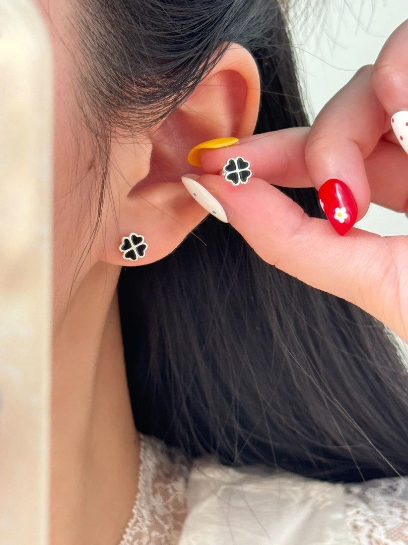 S925银针耳饰 【四叶草黑色耳钉】耳钉养耳洞睡觉免摘轻奢耳环女