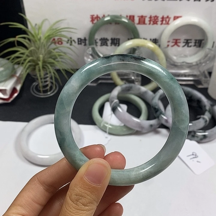 未镶嵌手镯翡翠62号。 58圈