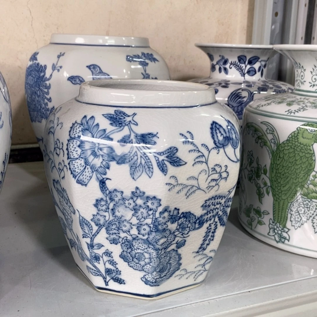 摆件花瓶手绘釉下彩