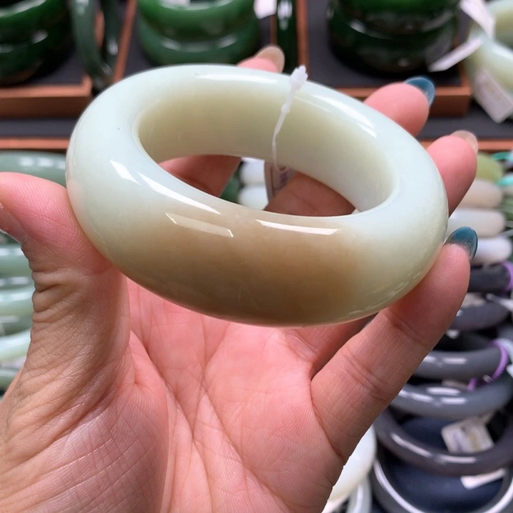 【闪购商品】未镶嵌手镯和田玉35