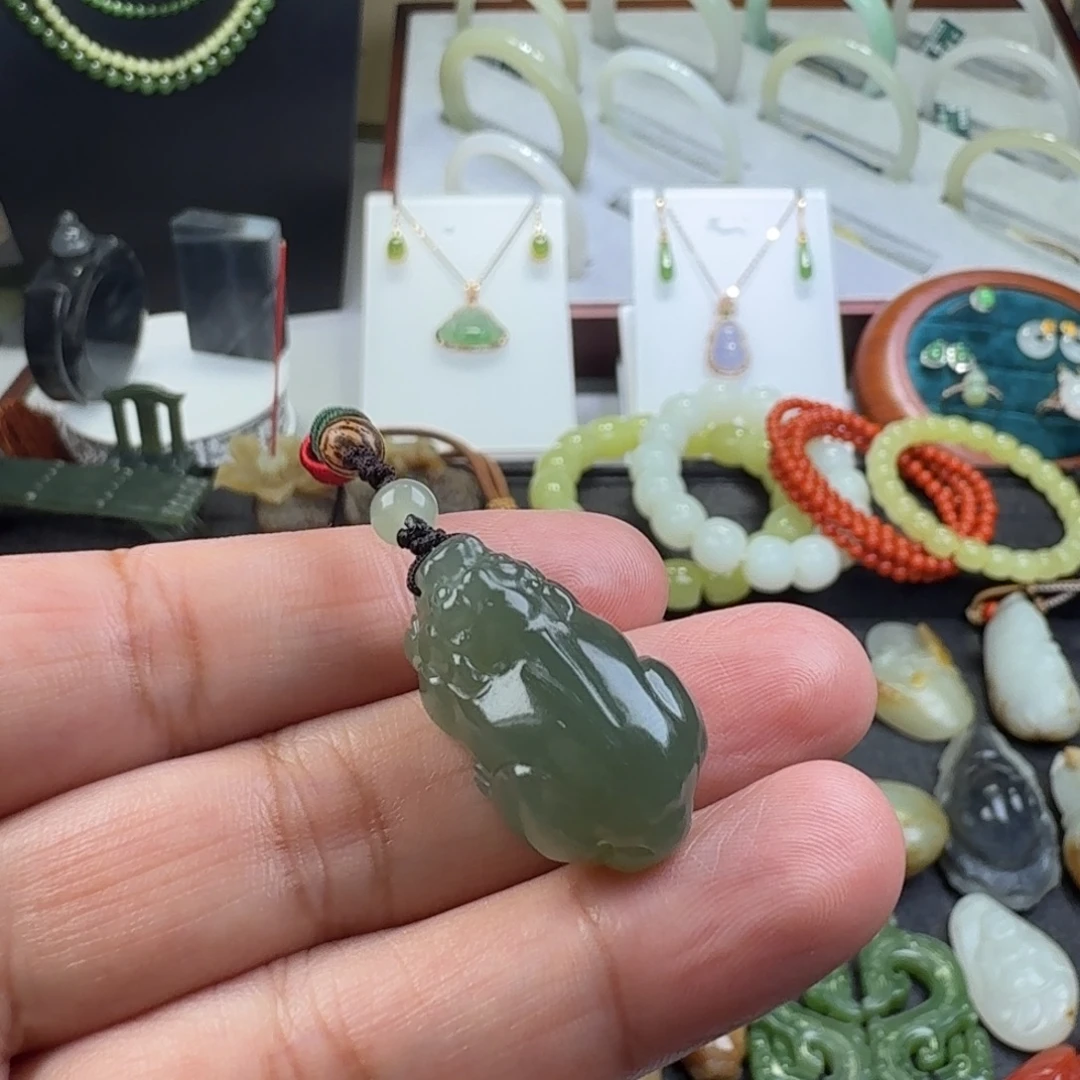 颈饰未镶嵌和田玉