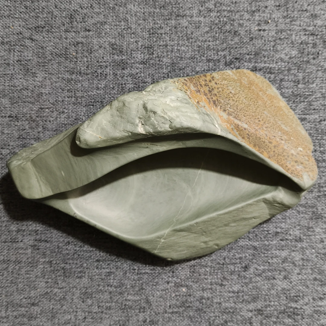 老宋坑窝子石，黄志民大师纯手工雕刻随型砚，尺寸17*10*2.7厘米
