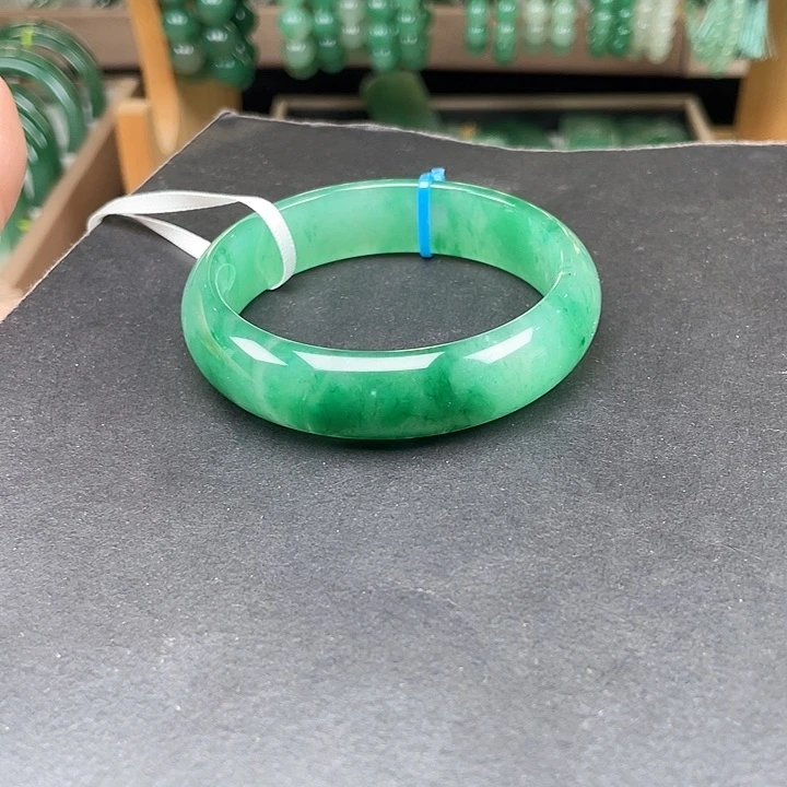 未镶嵌手镯石英质玉