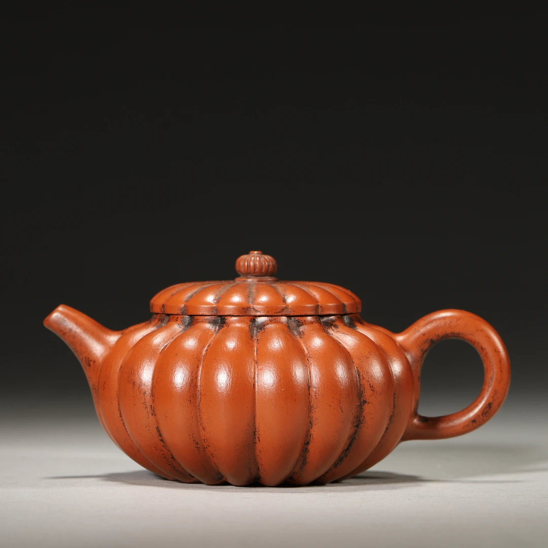 Lot03 紫砂朱泥葵式壶