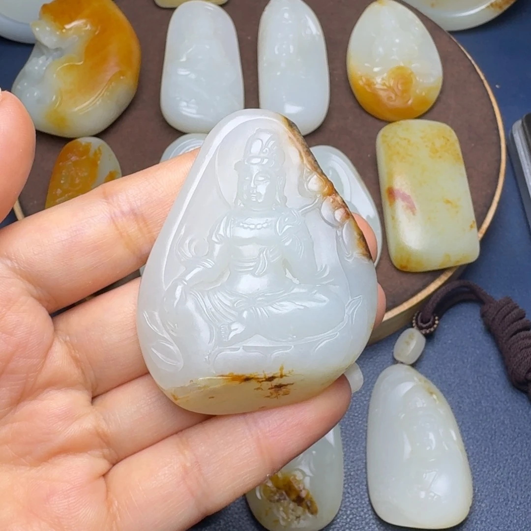 储***辉颈饰未镶嵌和田玉