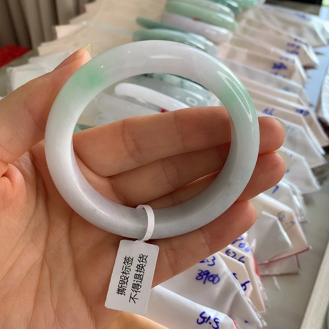 翡翠手镯未镶嵌白底青56