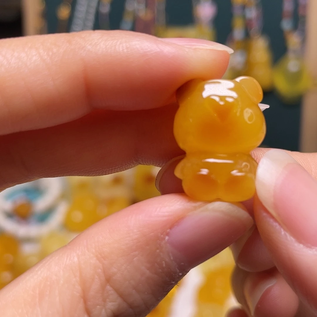 琥珀未镶嵌裸石吊坠