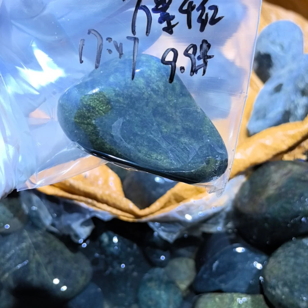 万***红藏玉药王石原石一个